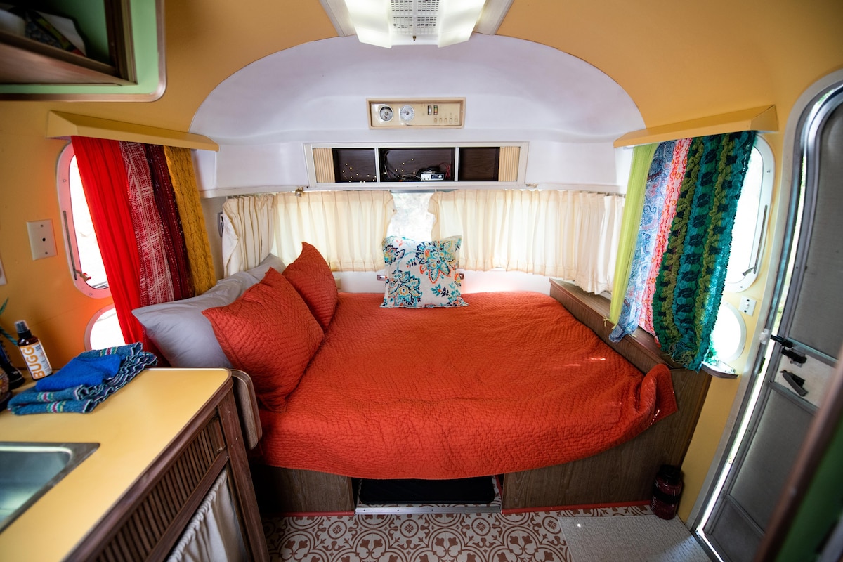 Eunice the Airstream - Farmstay in the Driftless