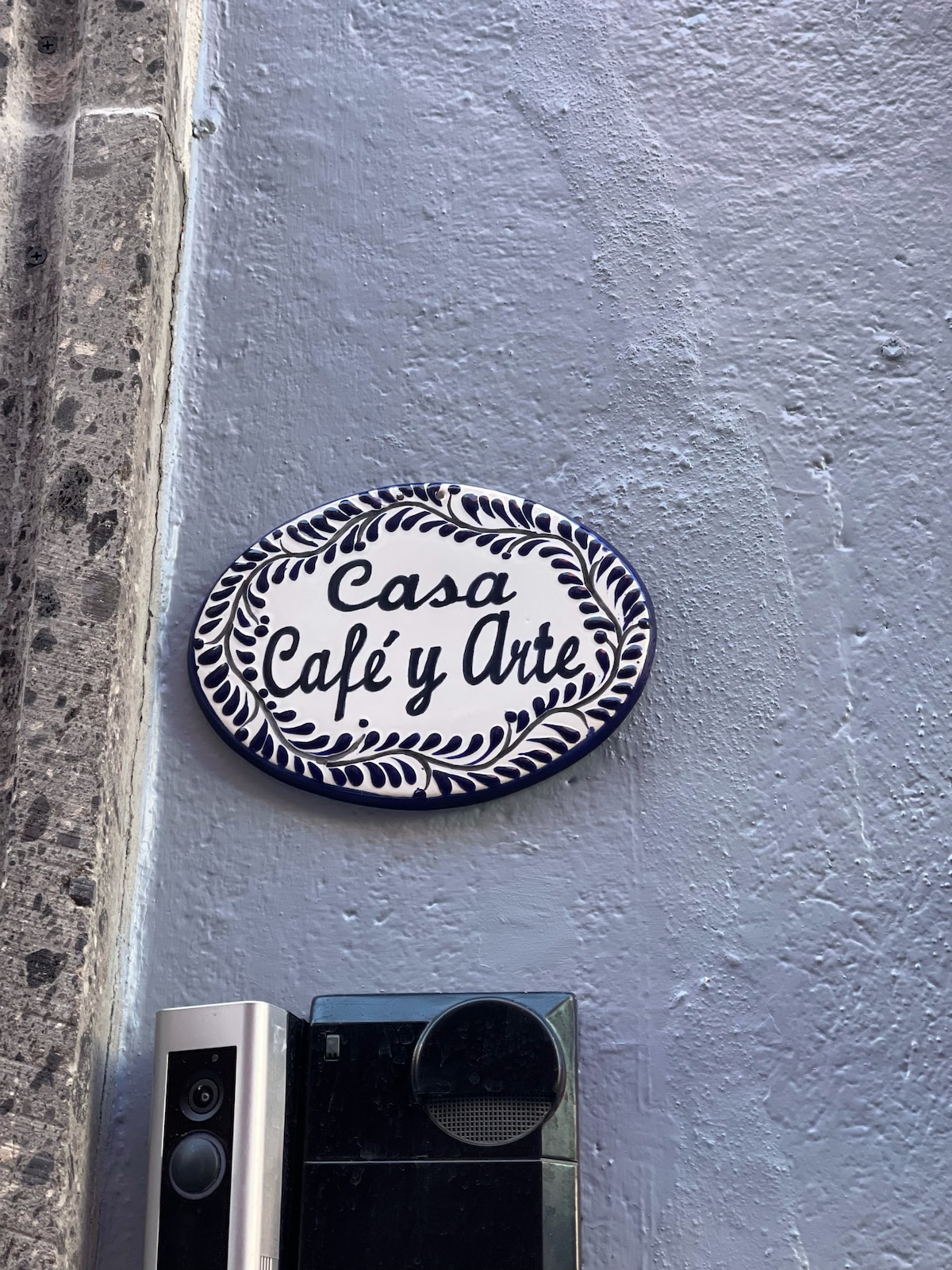 Casa Café y Arte ：圣米格尔的Artful Centro Home