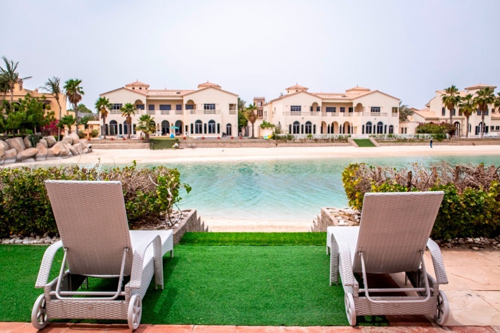 5BR Villa on Palm Jumeirah with Gym, Pool & Beach