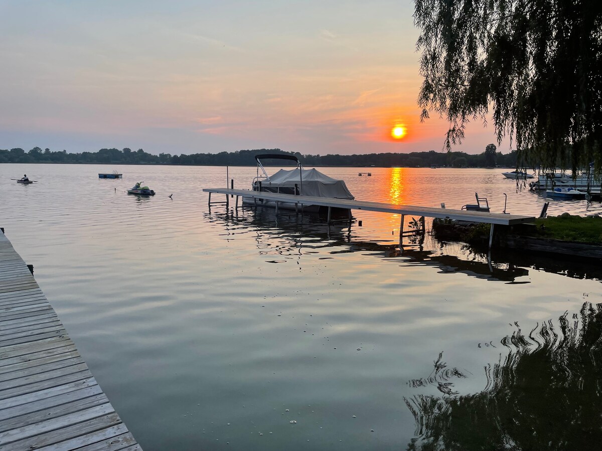 Lake house with Up North feel close to SE Michigan