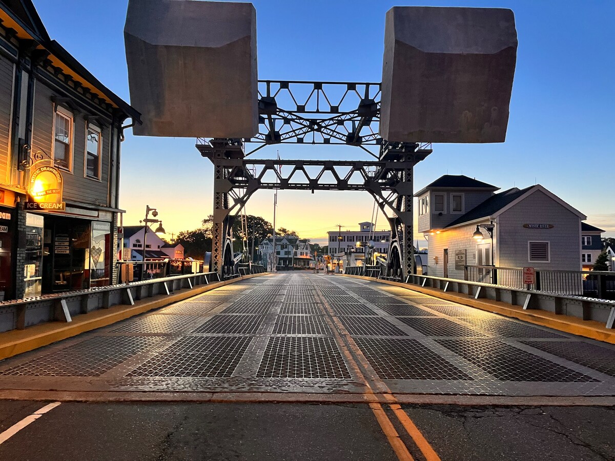 3 - Bedroom unit short walk to downtown Mystic