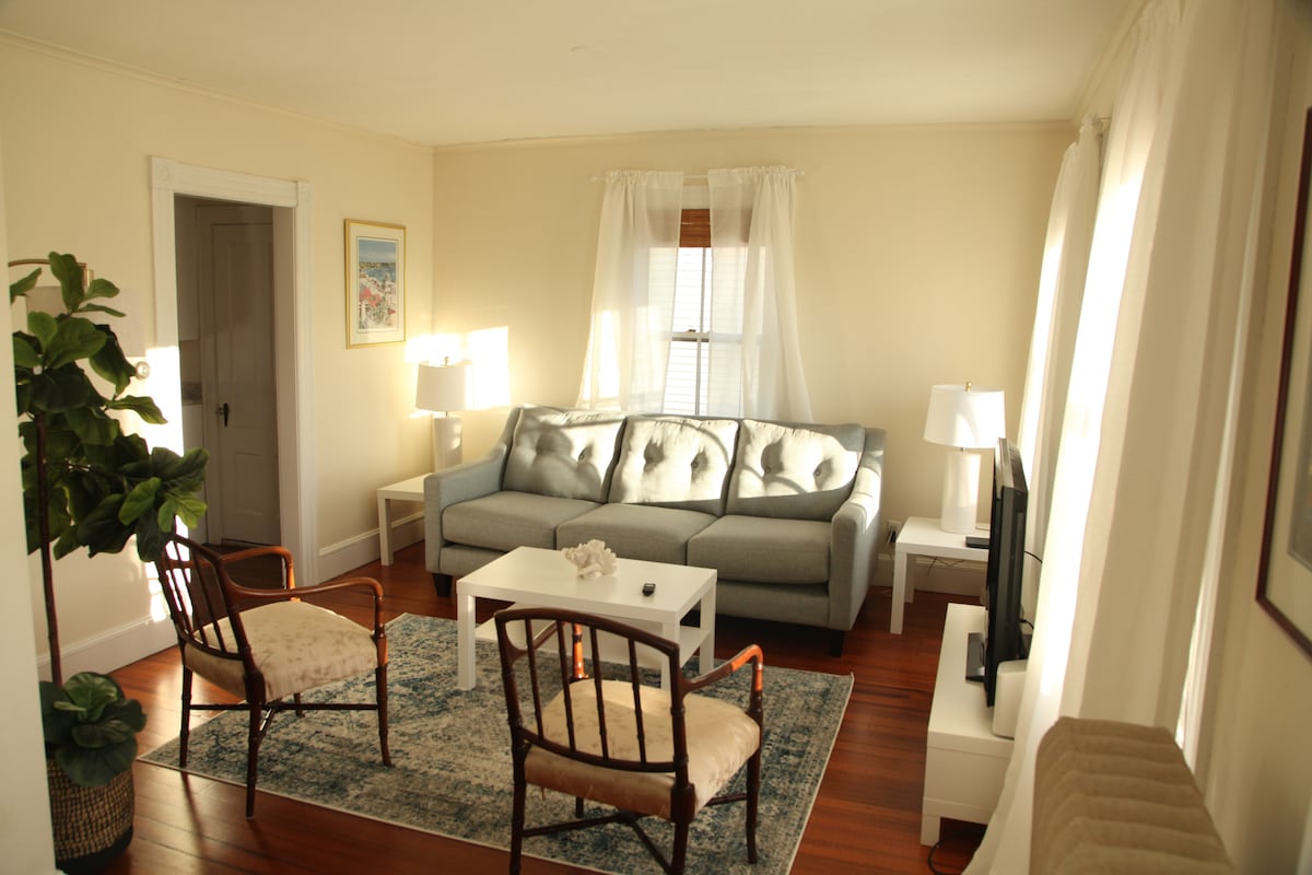 3 - Bedroom unit short walk to downtown Mystic