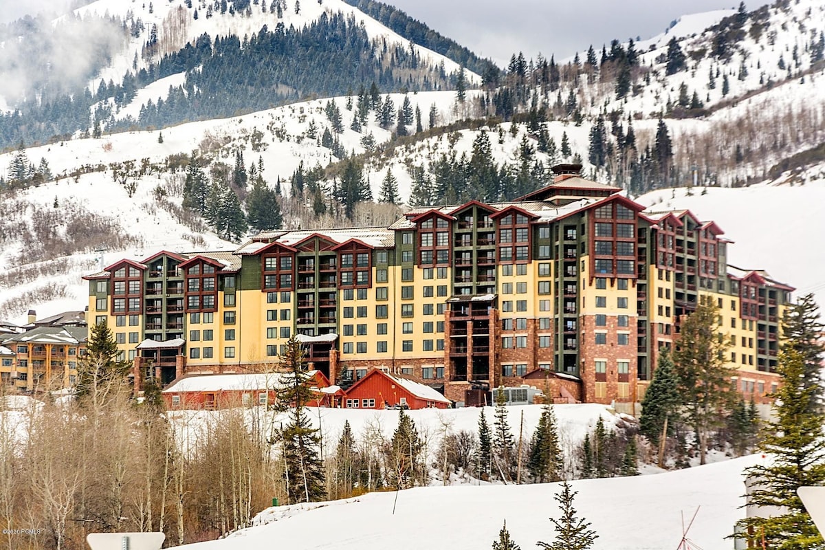 滑雪进出- Grand Summit度假村-游泳池、水疗、更多！