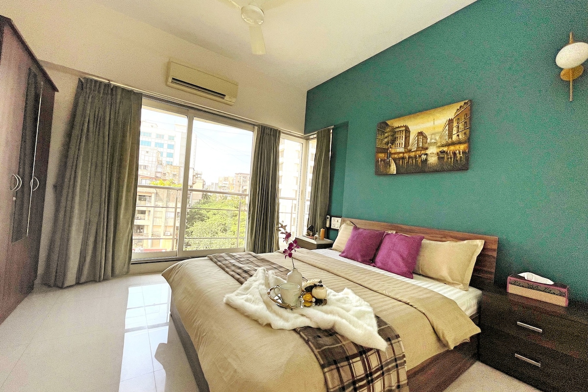 Bright & Spacious 2 BHK off Linking rd, Bandra