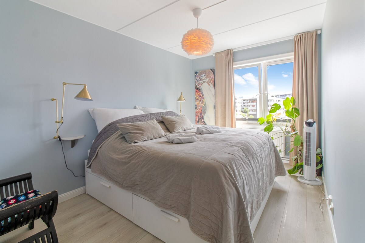 地铁附近宽敞、温馨舒适、现代化的双卧室公寓@ Løren
