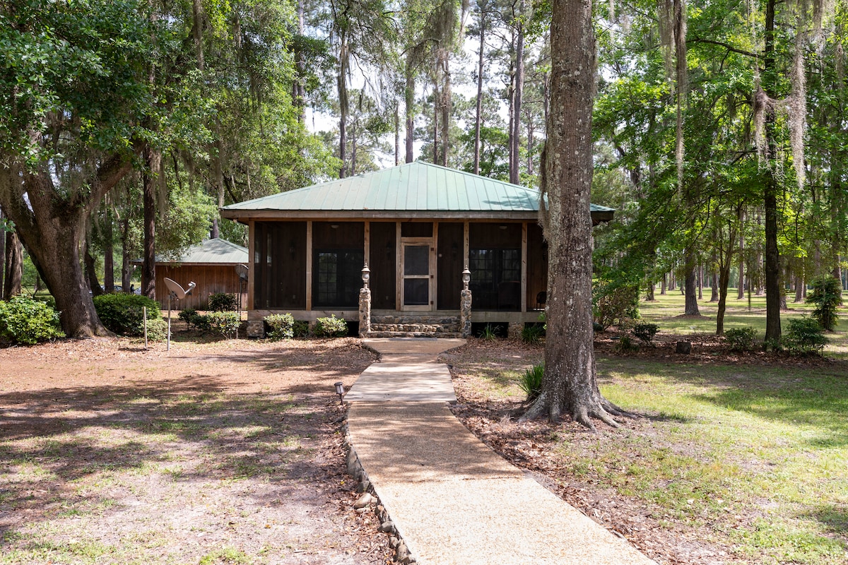 Monroe Gaines Cabin at Resora