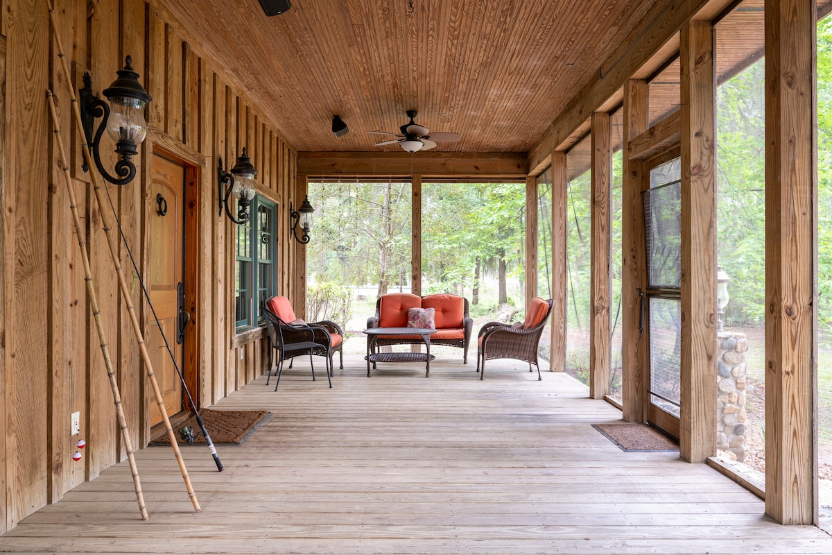 Monroe Gaines Cabin at Resora