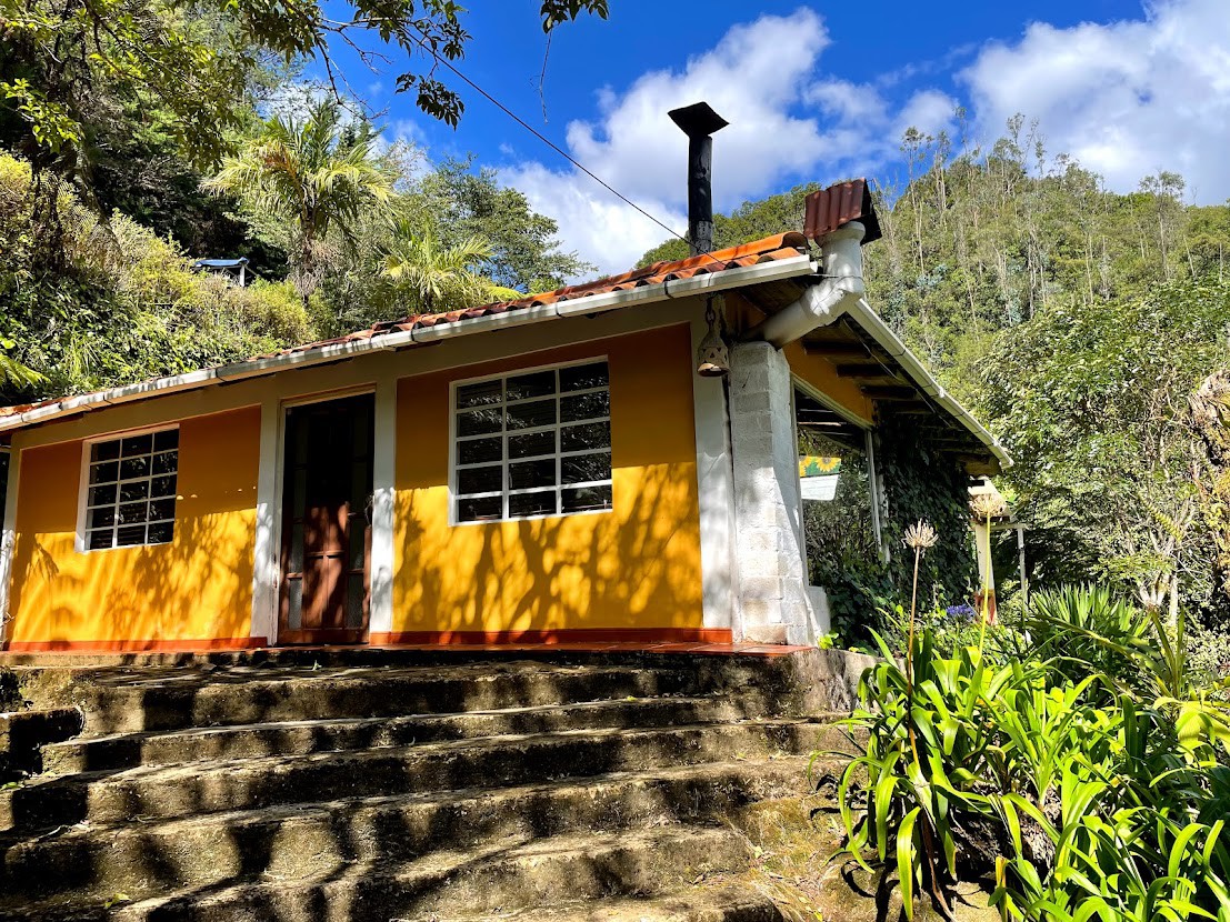 Hermosa cabaña en medio de la naturaleza