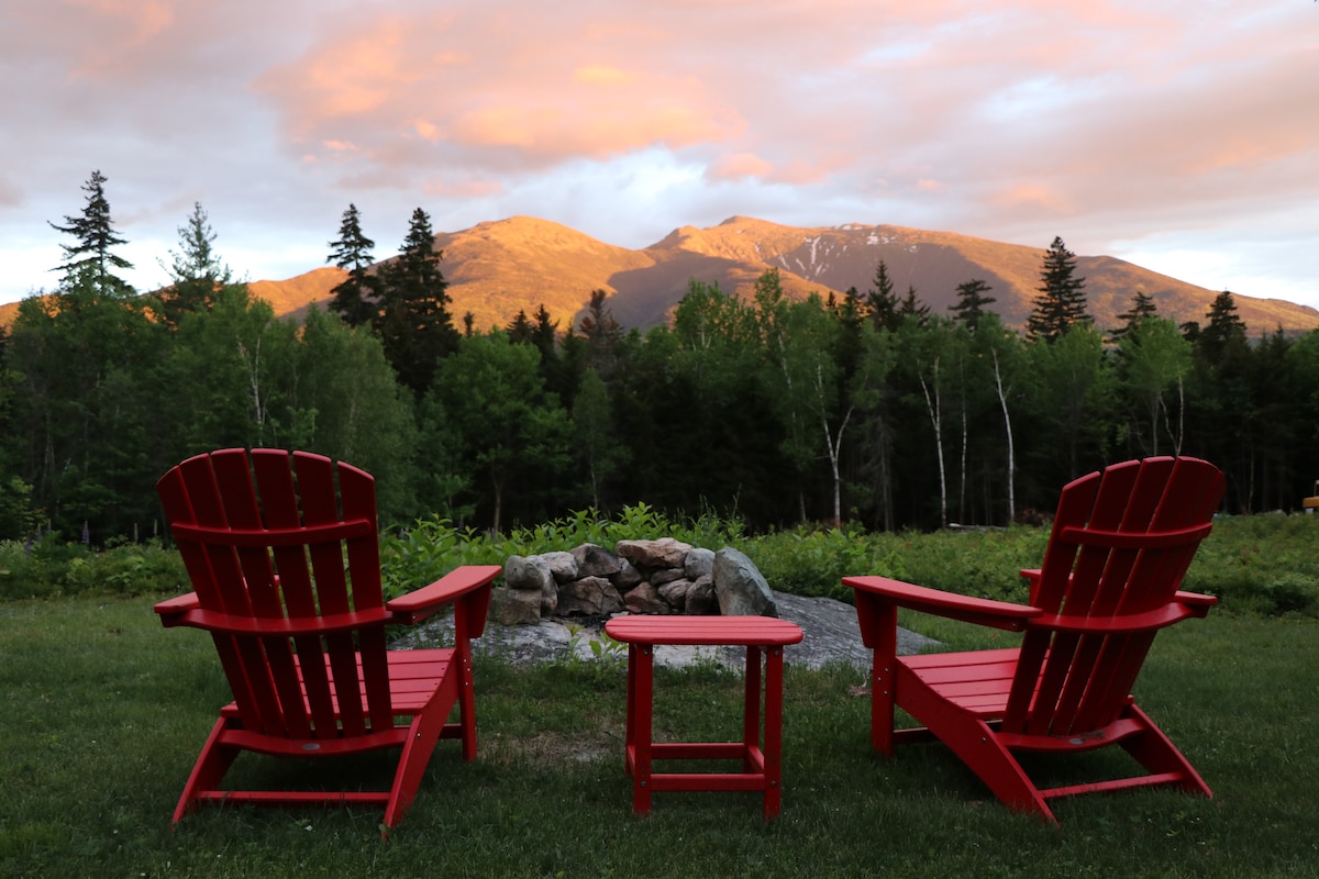 Cozy, rustic cottage with beautiful mountain view