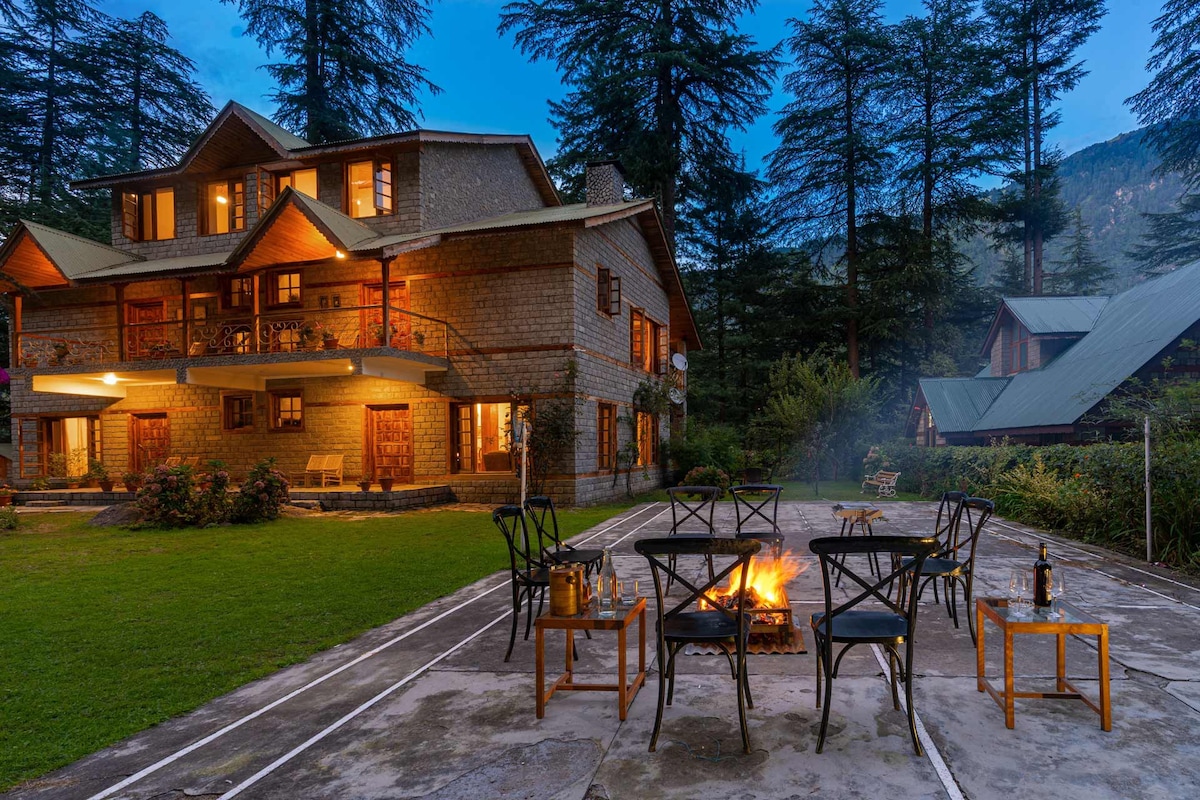 StayVista at Casa Bella Vista 3BRw Lawn @ Manali