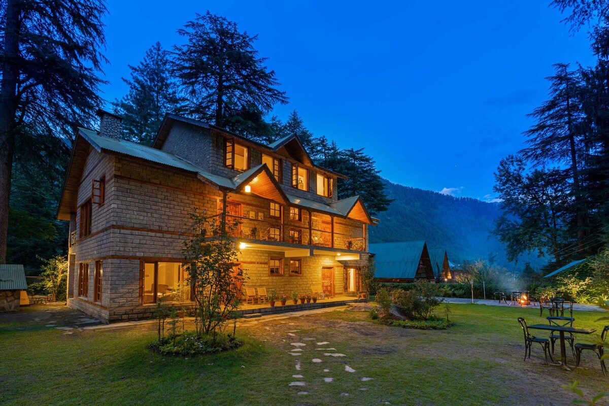 StayVista at Casa Bella Vista 3BRw Lawn @ Manali