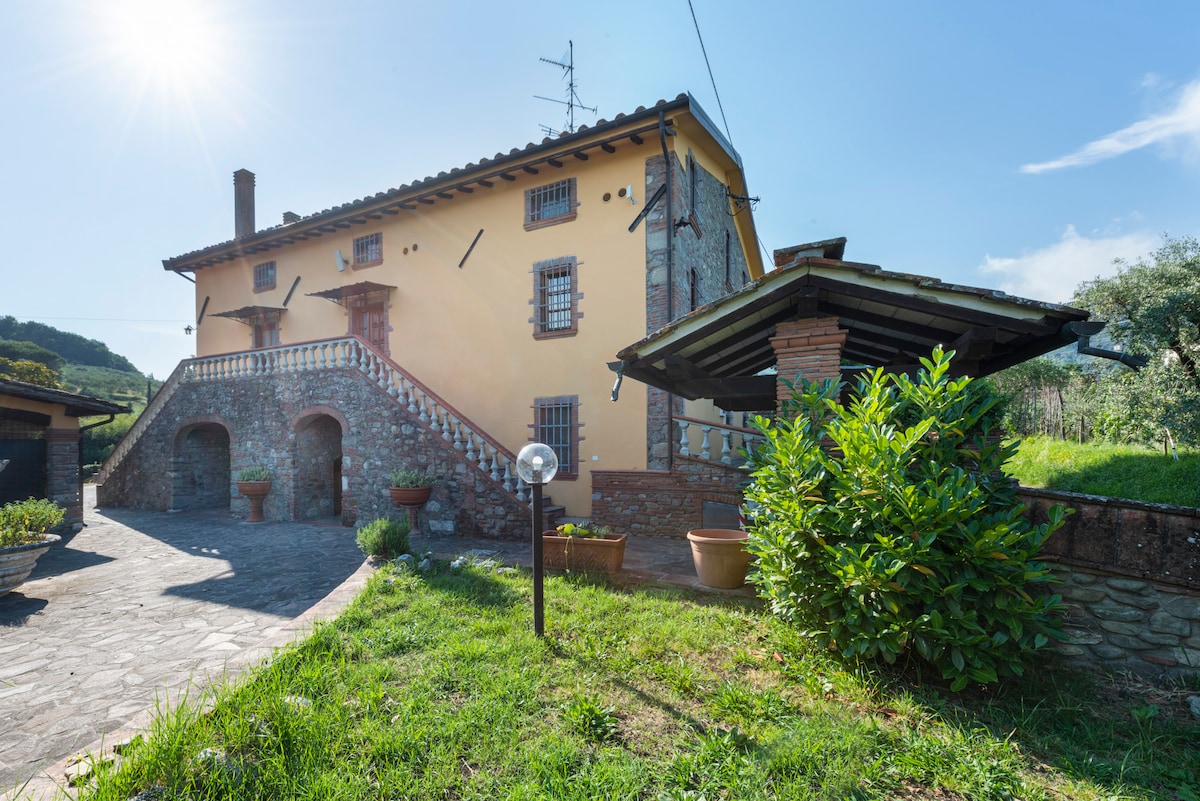 Villa con piscina, jacuzzi sauna e dependance