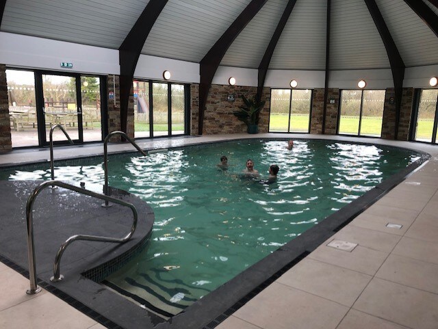 Waterside Lodge、Lanivet Cornwall、可容纳4人、游泳池