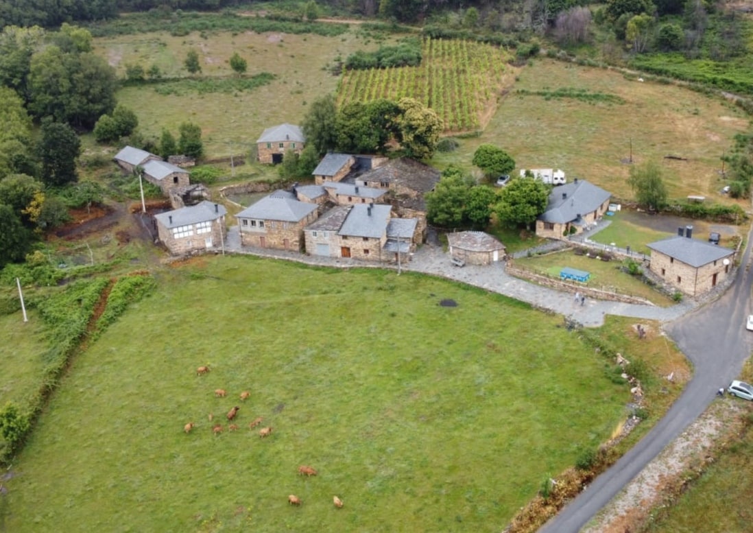 Casa Grande, O Busto Aldea Rural