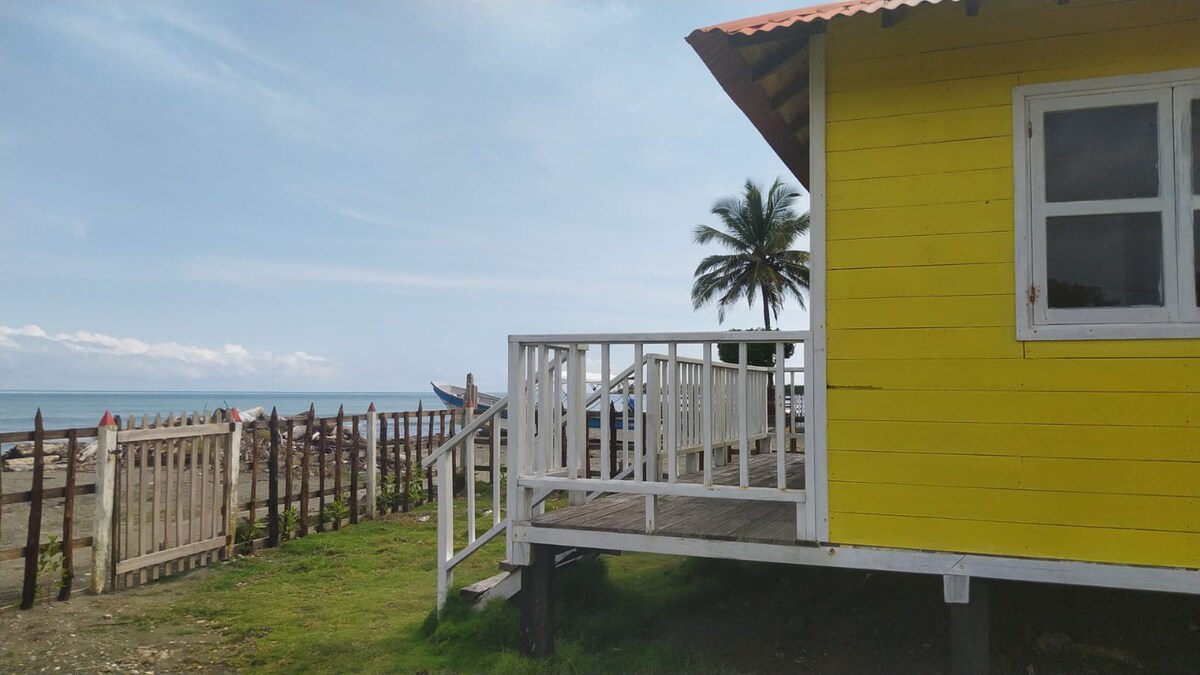 La Casa Amarilla (Sobre las playas del mar Caribe)