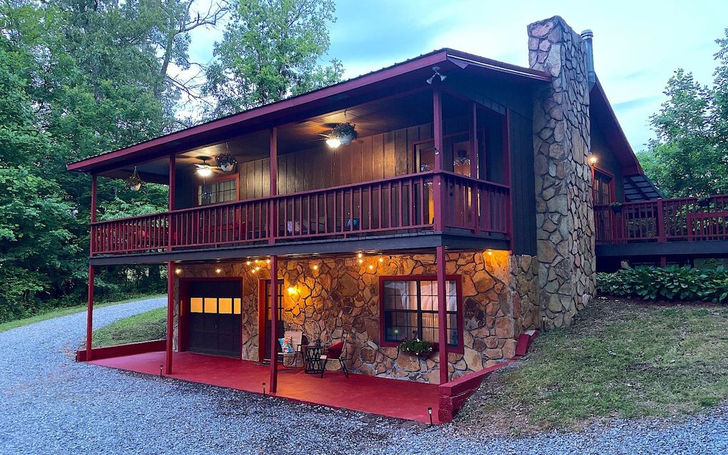 Cozy Country Home: 6 min to Blue Ridge.