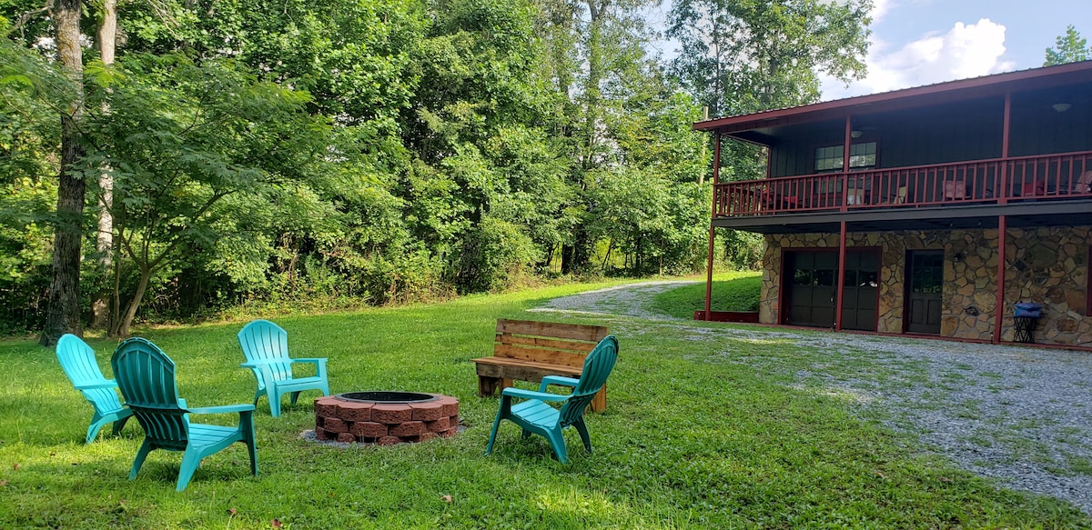 Cozy Country Home: 6 min to Blue Ridge.