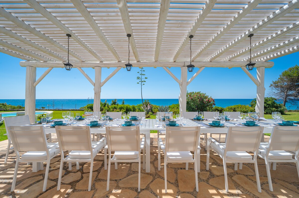 Wunderschöne Ferienvilla direkt am Strand ELVELE