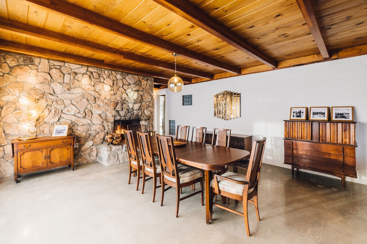 Acres of Mid-Century Seclusion at The Mallow House