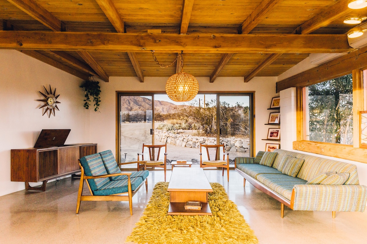 Acres of Mid-Century Seclusion at The Mallow House
