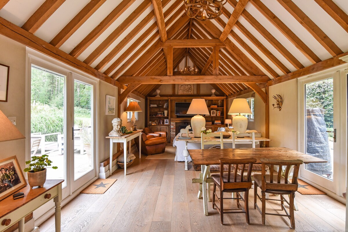 5-Bed Cottage in West Sussex (near Goodwood)