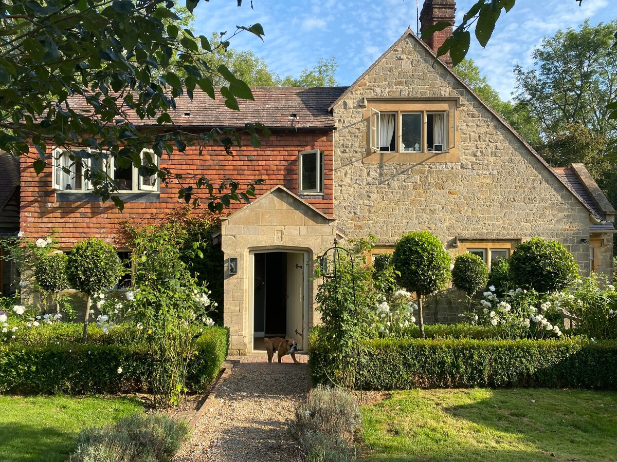 5-Bed Cottage in West Sussex (near Goodwood)
