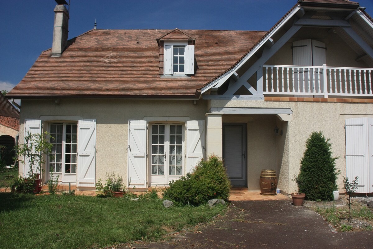 Chambre indépendante dans une maison au calme