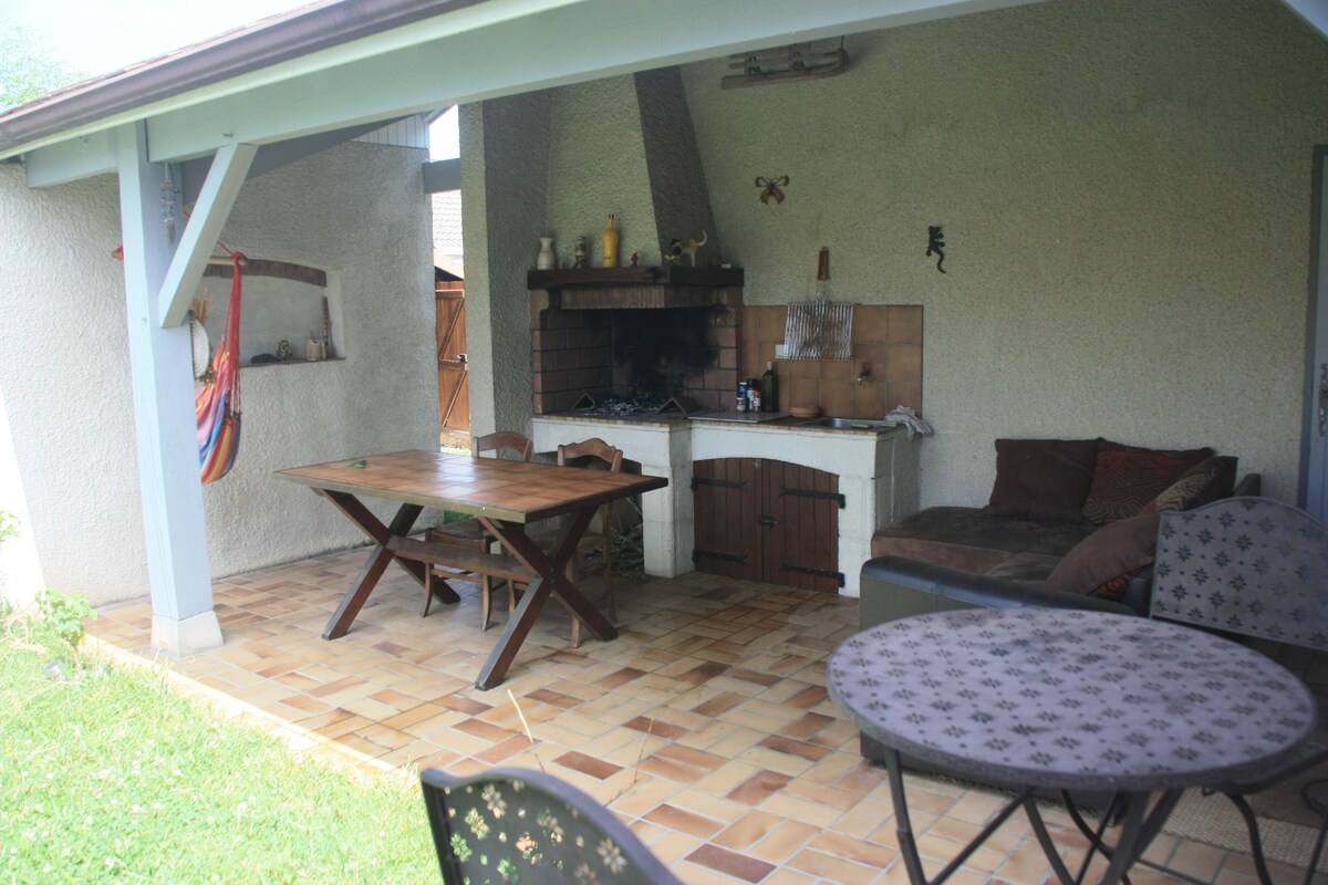 Chambre indépendante dans une maison au calme