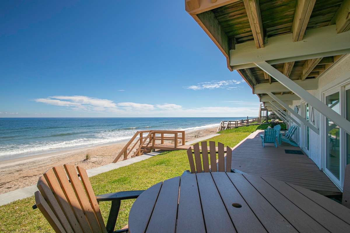 ~Oceanfront "Pearmid Whale’s Tail"~ Private beach