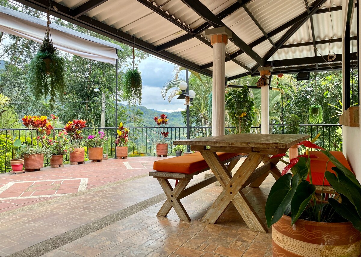 Casa de campo con ambiente familiar, ideal para descansar y divertirse a 40 minutos de Bogota