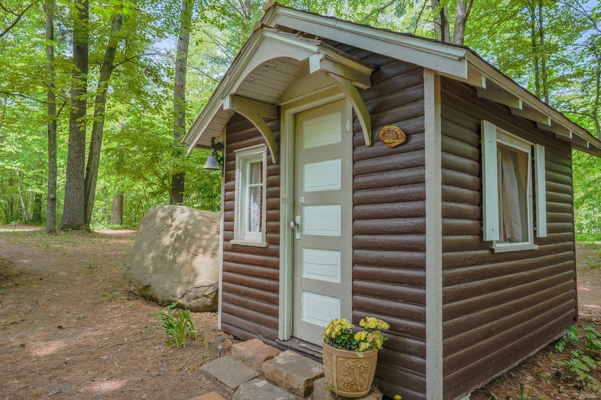 小木质度假屋（ Little Wooded Retreat ）和早餐！