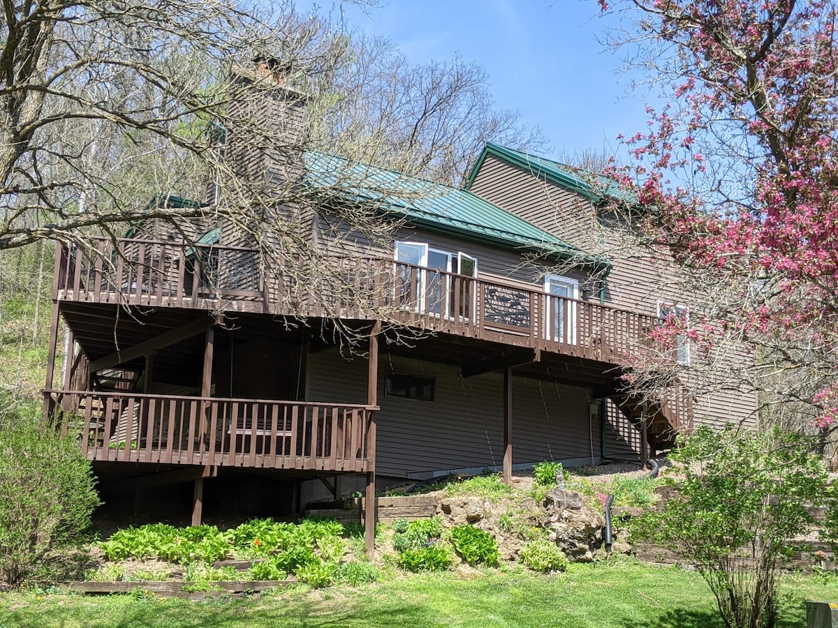 Escape to Serenity at The Covered Bridge Hideaway