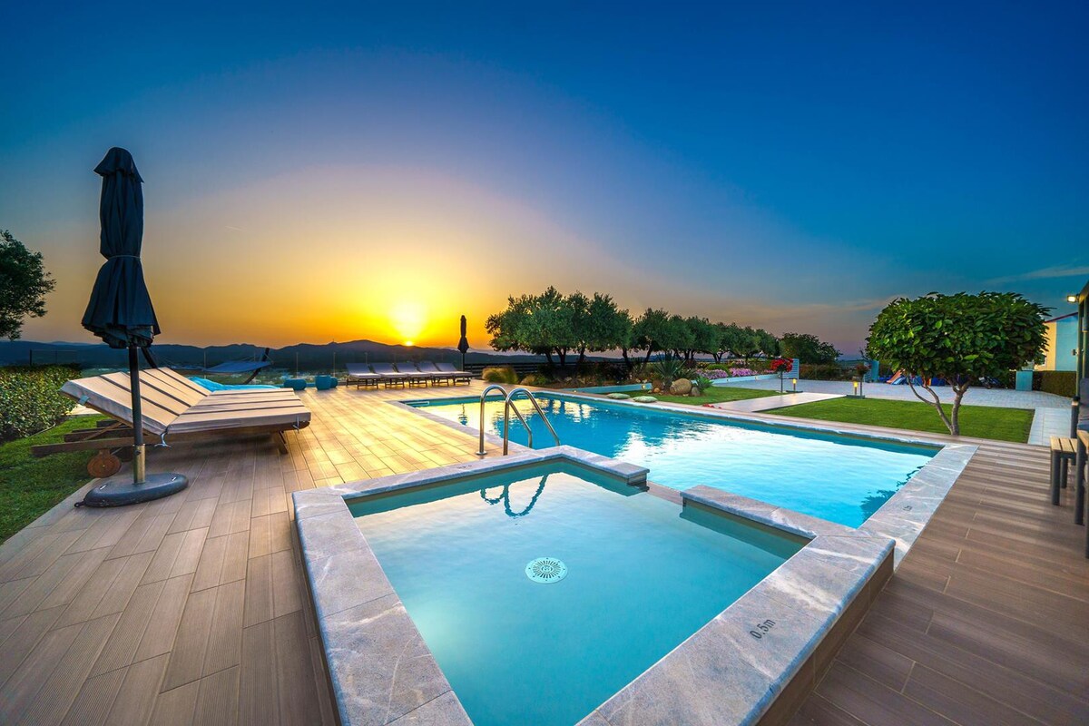 MythicOlive Private one floor villa-Heated Pool