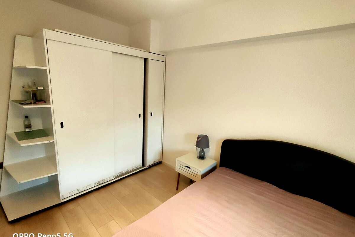 ultracentral 2 bedrooms free private parking