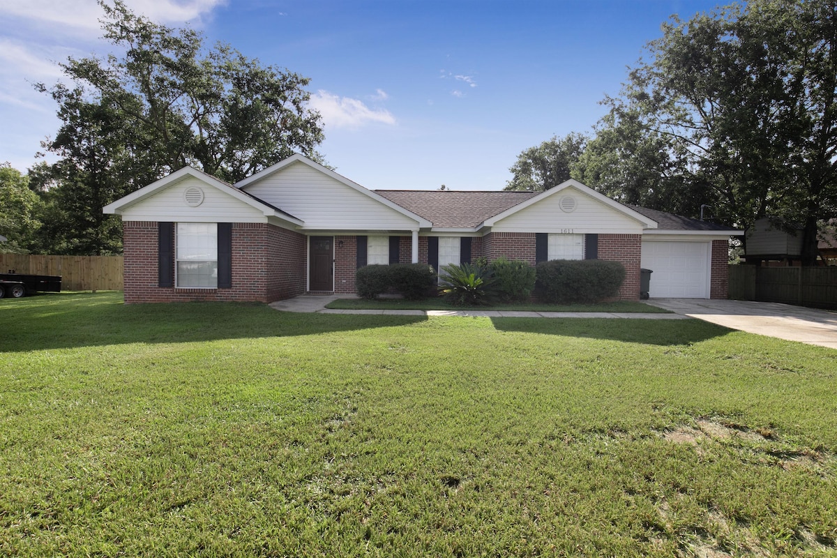 Cheerful home near OWA amusement & sports complex