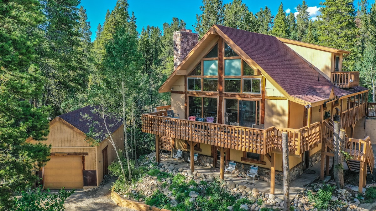 Huge Dreamy Mountain Retreat + bonus apartment!!