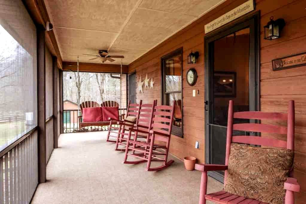 Popular Smokies Cabin! Fenced yard-Hot tub-Firepit