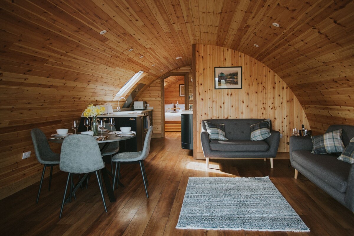 Buttercup 2 bedroom glamping pod with hot tub
