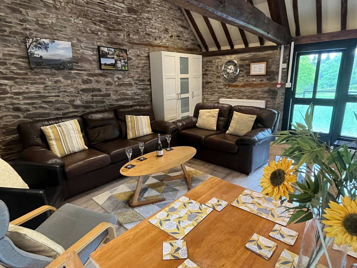 The Longhouse, Brecon Beacons (King & Twin)