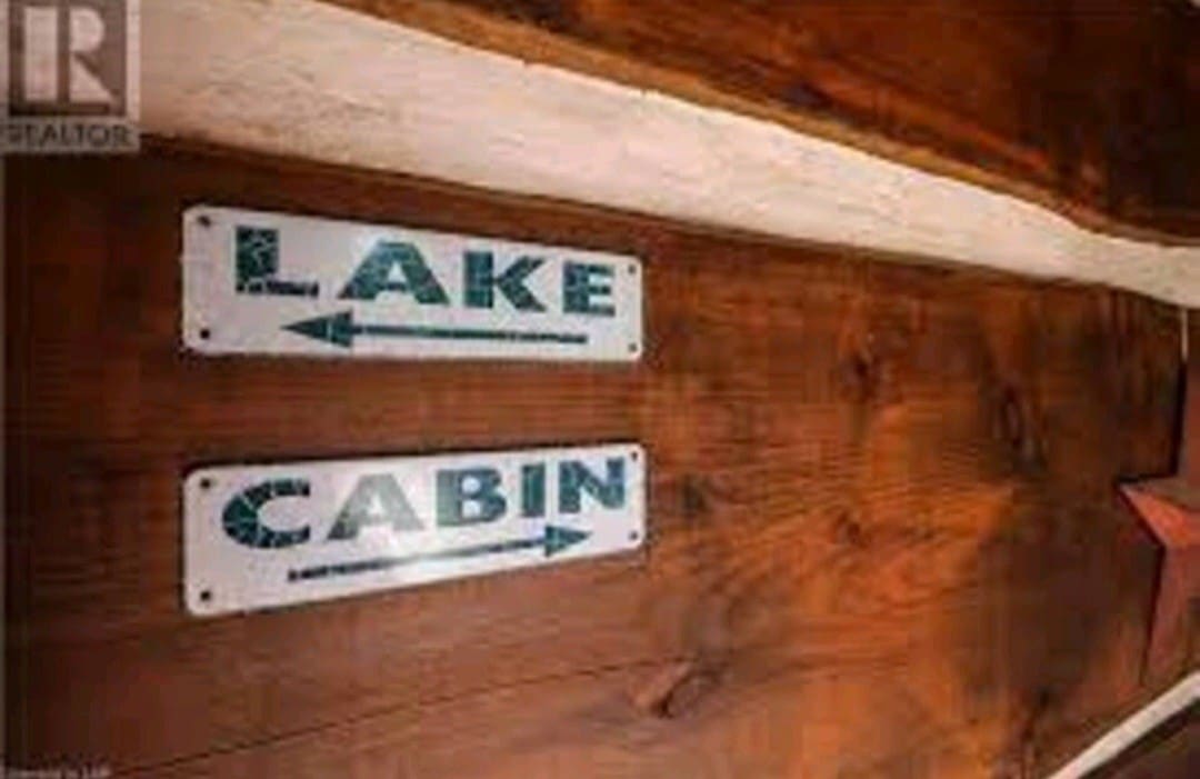 佩里湖（ Perry Lake ）上令人惊叹的小木屋