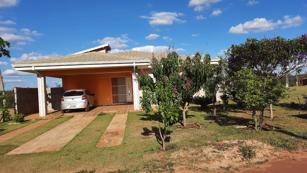 Casa de campo bem familiar e em um lugar incrível!