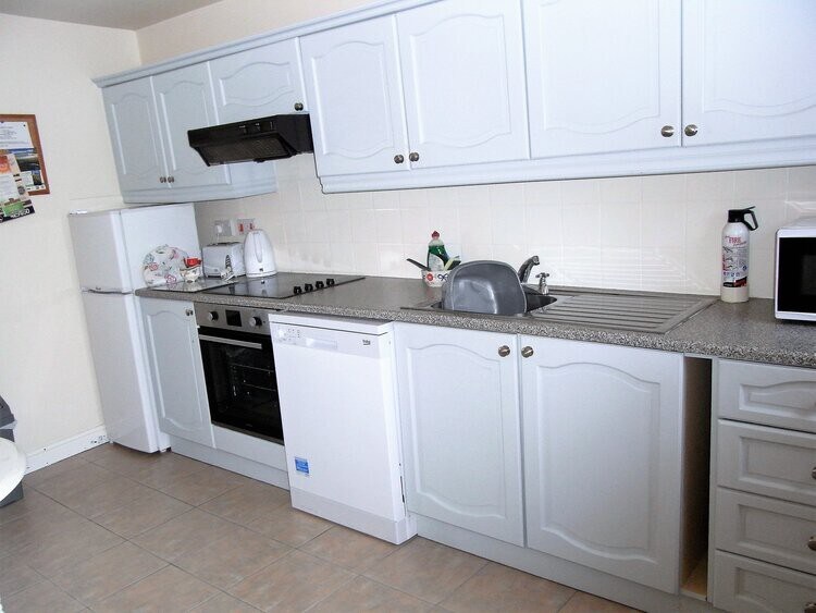 1 Bedroom Accommodation With Ensuite and Kitchen