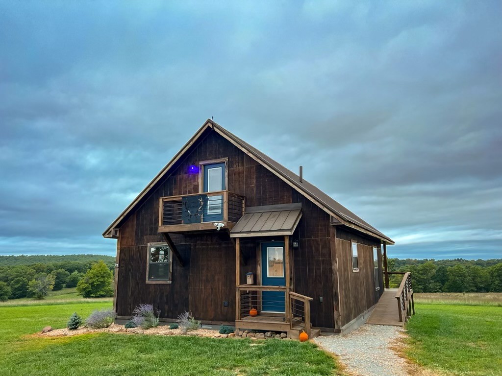 Steve 's Place at Legend Rock- Rustic Country Cabin