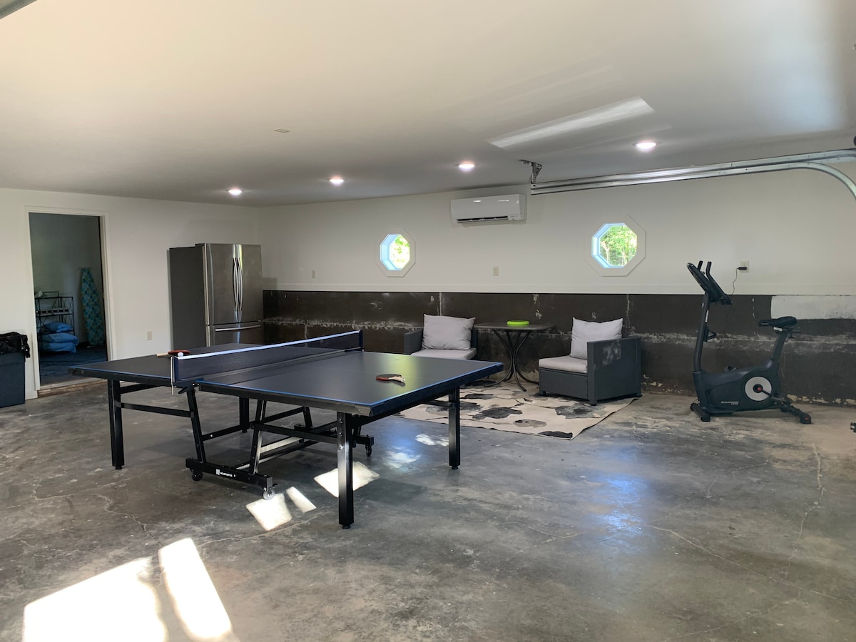 Ping-Pong, Pool Table, Sleeps 10, Pond, Foosball