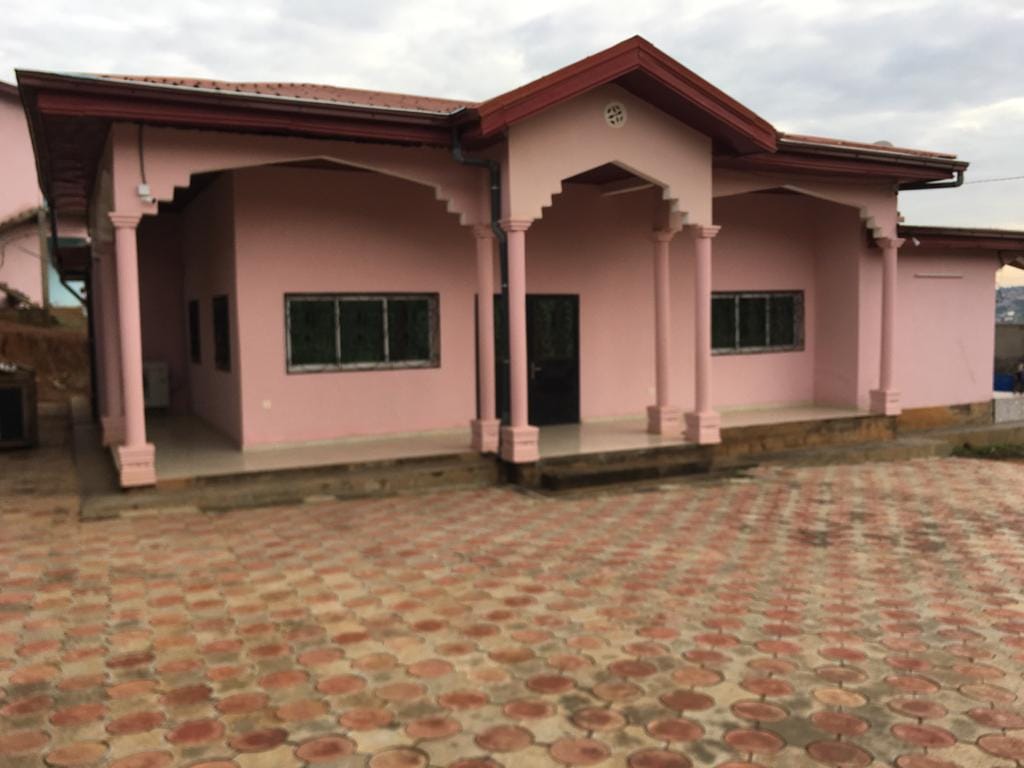 YAOUNDÉ GRANDE MAISON SÉCURISÉE