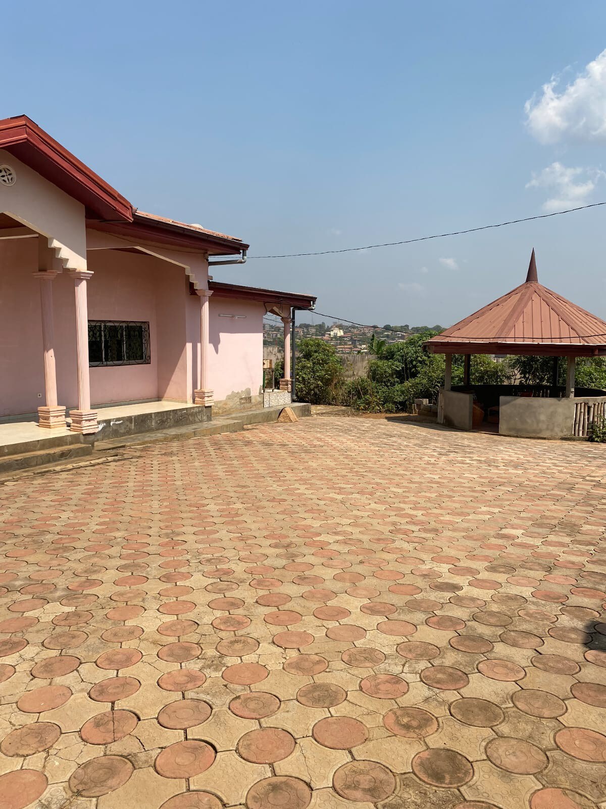 YAOUNDÉ GRANDE MAISON SÉCURISÉE