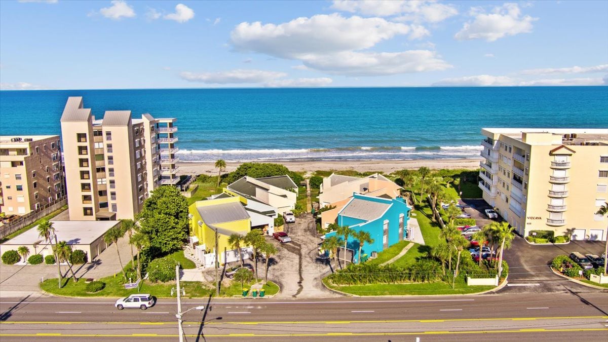 Totally Beachin, Teal Townhome Indialantic Beach