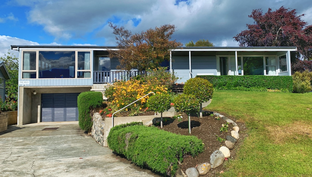 Villa on the Lake - spectacular lake views