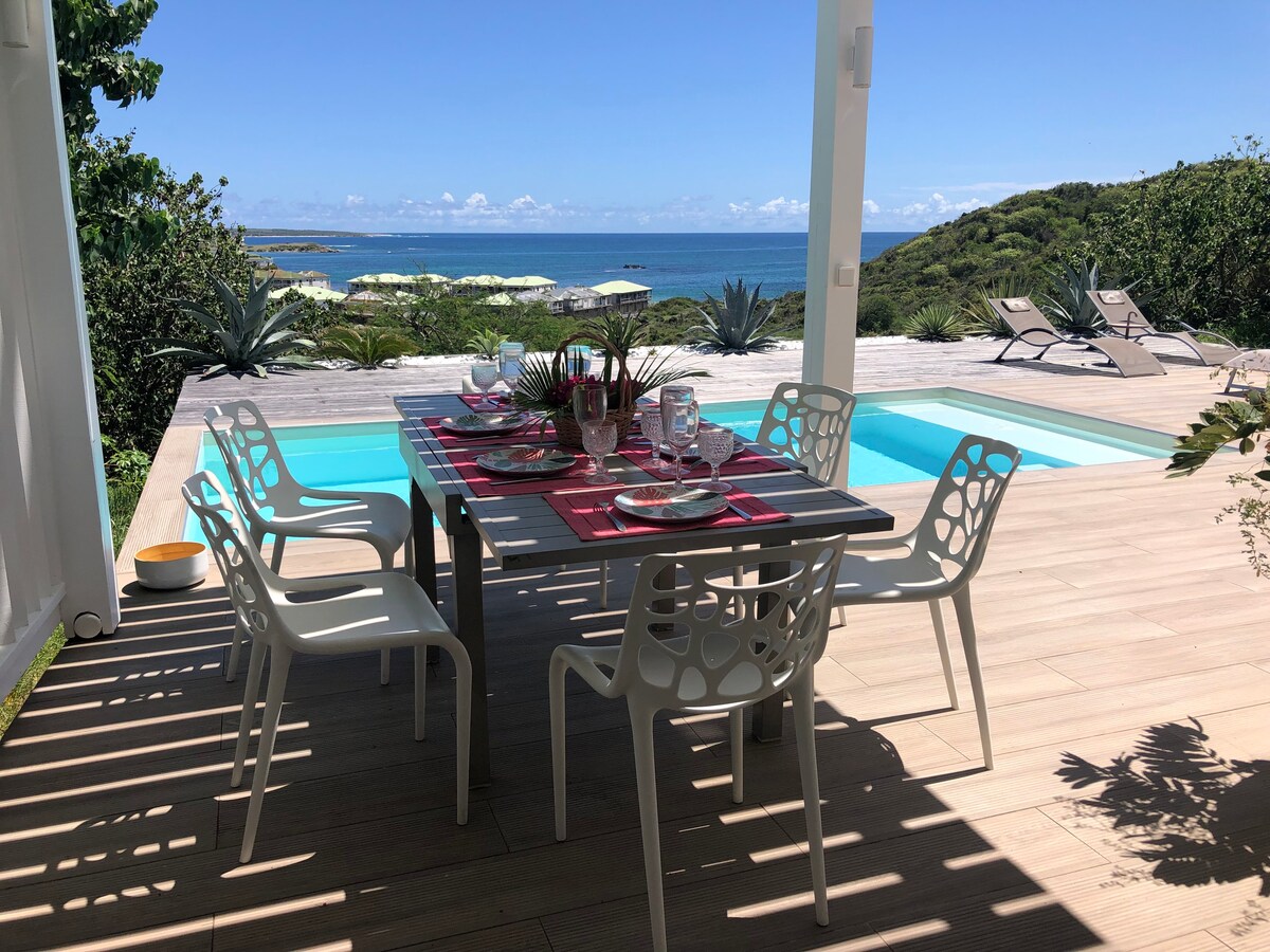 Tres jolie dependance avec piscine et vue mer