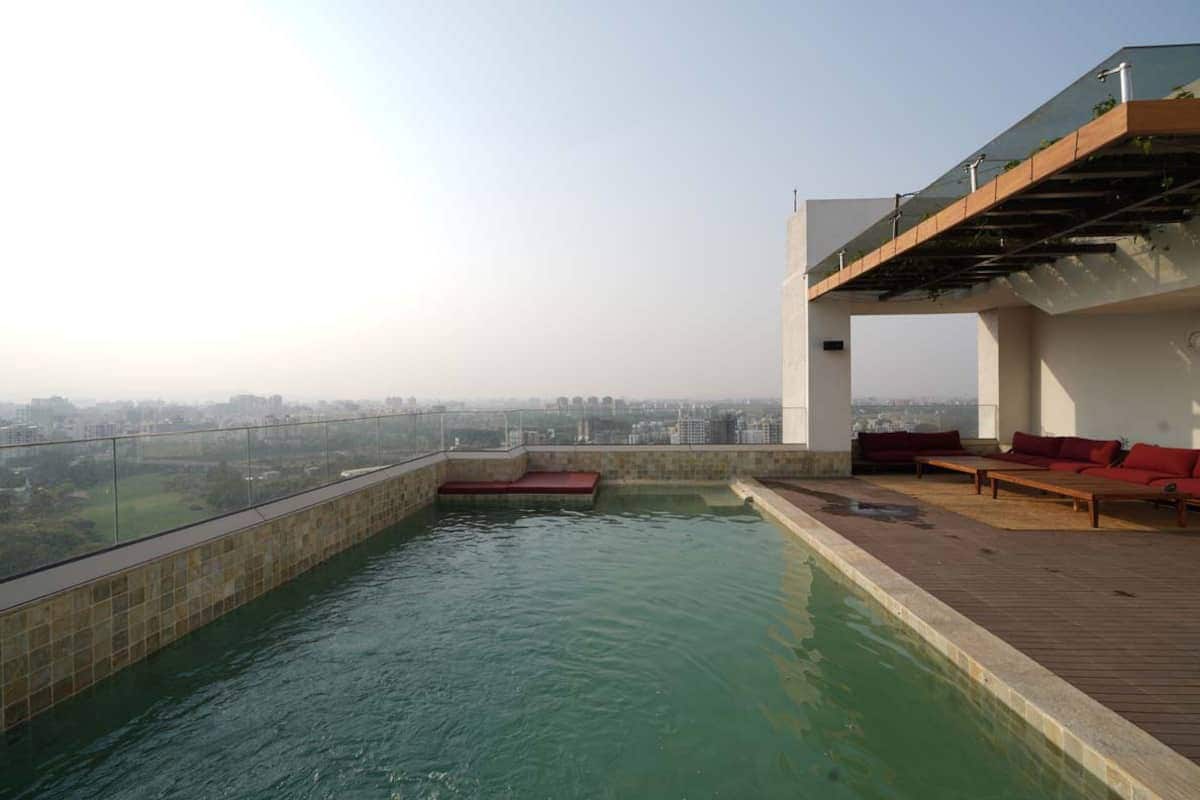 顶层公寓和私人泳池（包括房屋帮助）